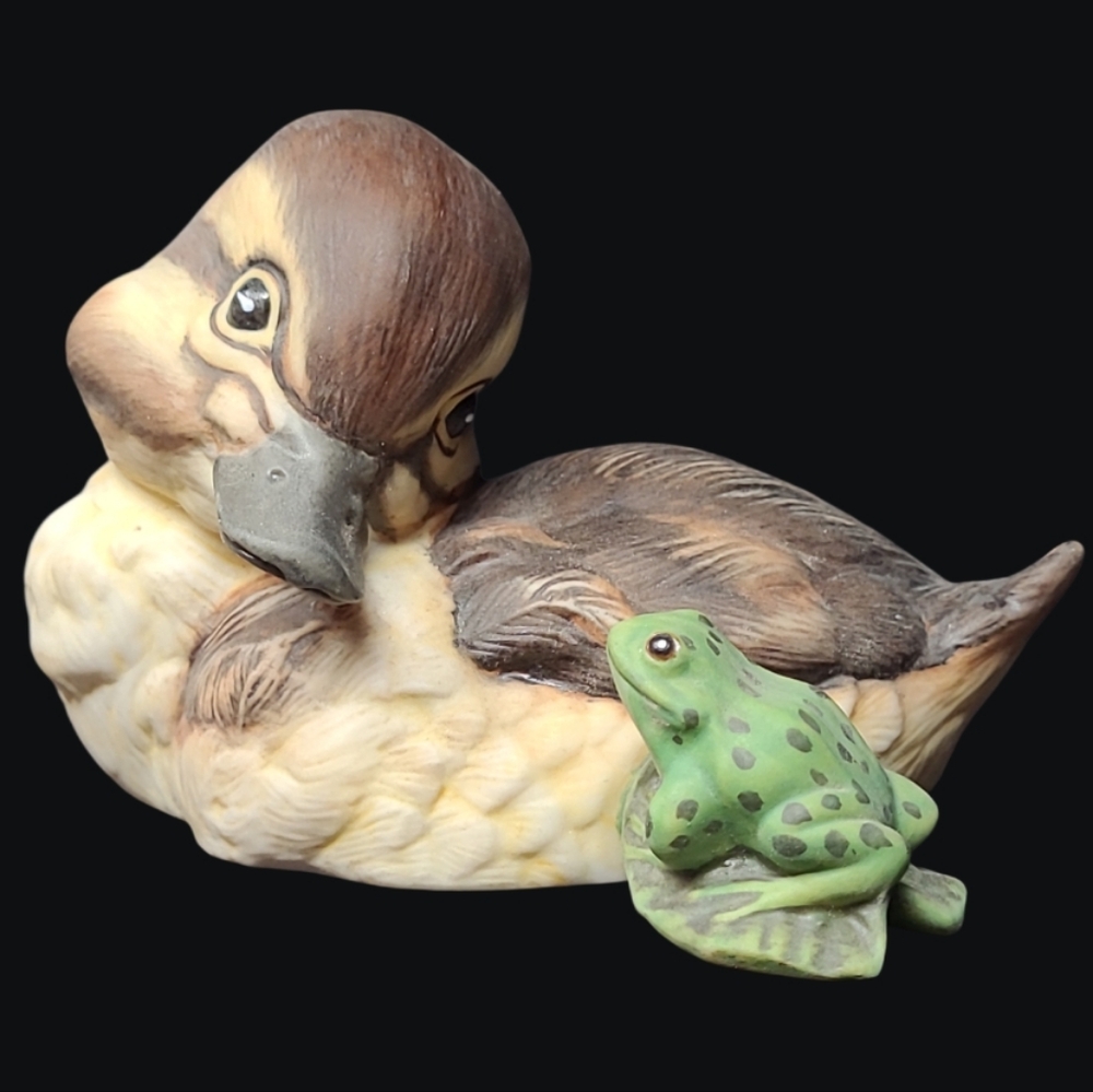 1985 THE FRANKLIN MINT: AHOY! DUCK AND FROG FIGURINE